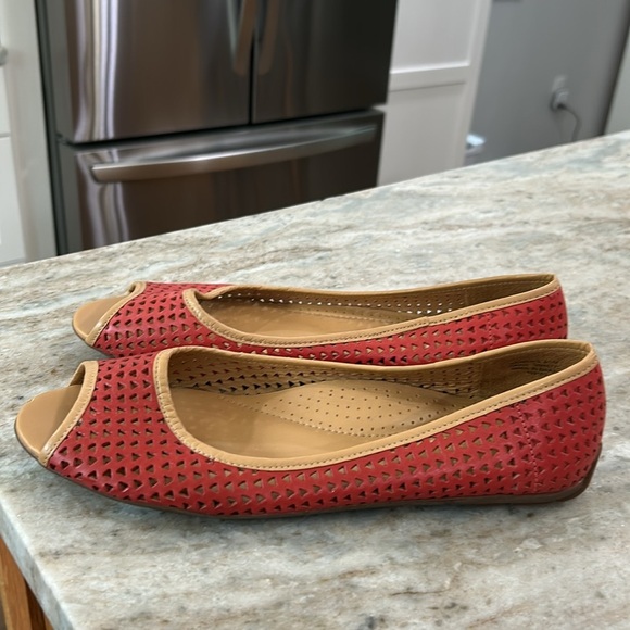 L. L. Bean Leather Peep Toe Flats Size 8.5M red and tan - Picture 5 of 10